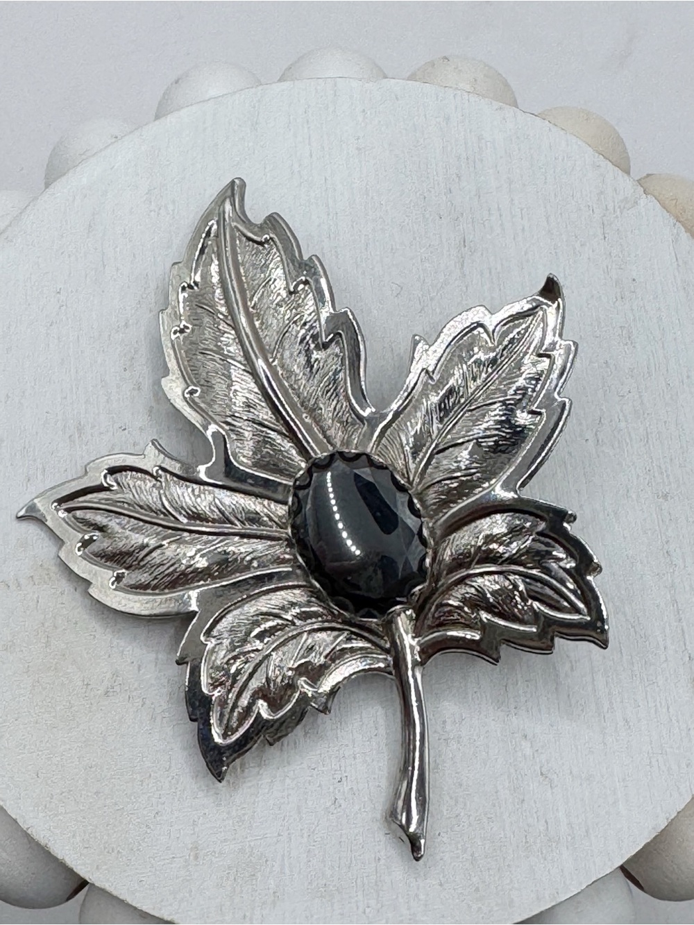 Maple leaf brooch pin large textured silver tone hematite center stone